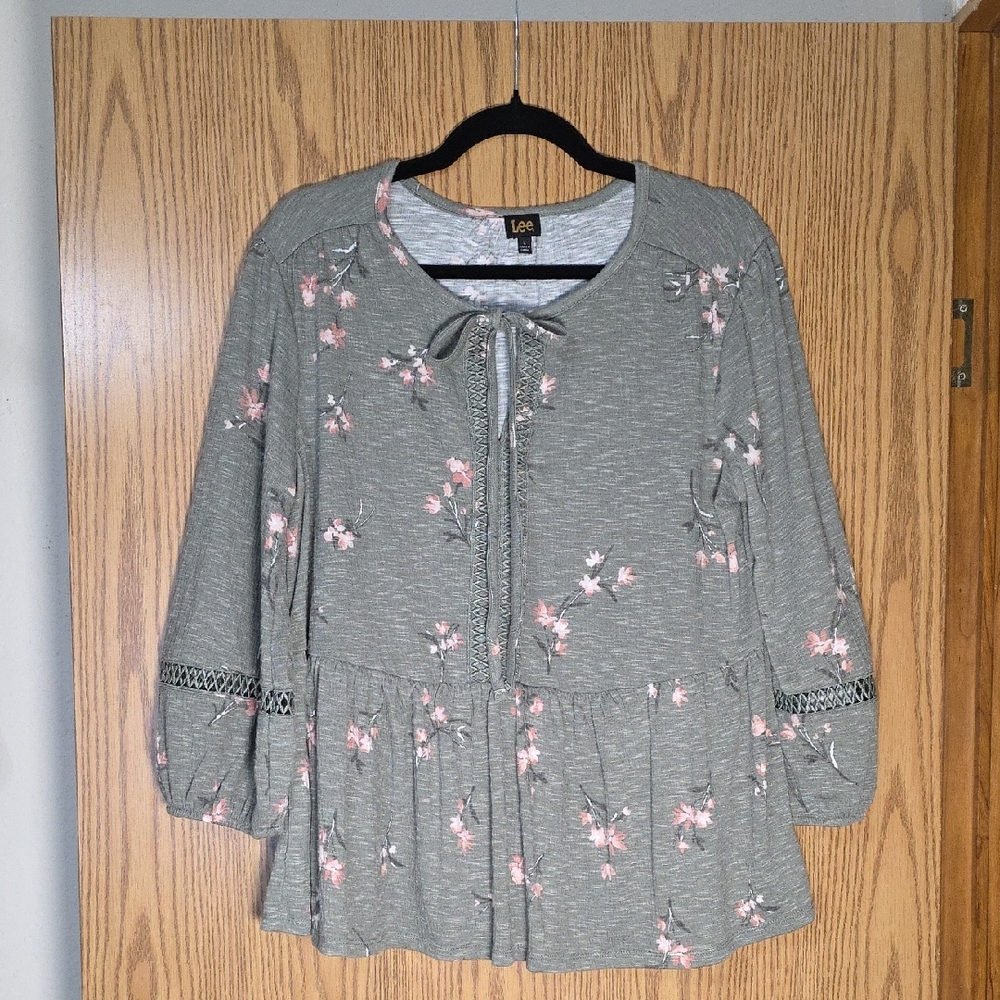 Lee Women's Gray and Pink Floral Blouse